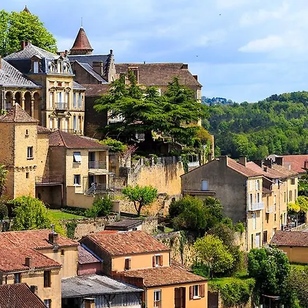 Bouillac Sleeps 12 *