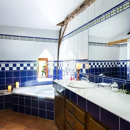 Bouillac Sleeps 12