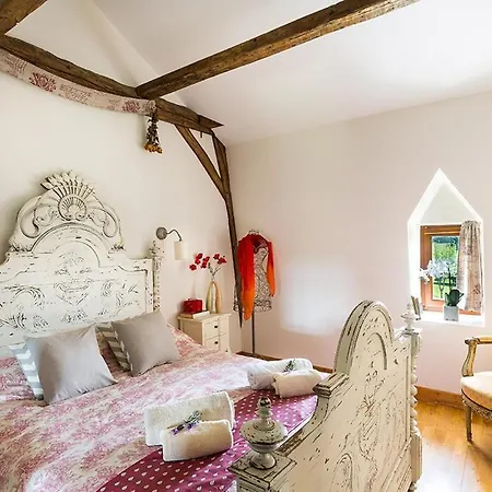 Bouillac Sleeps 12 Villa