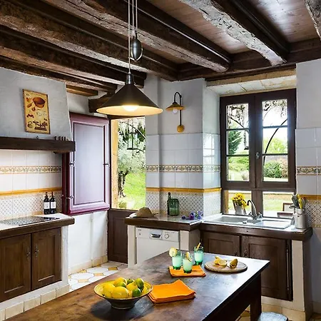 Villa Bouillac Sleeps 12 Bouillac